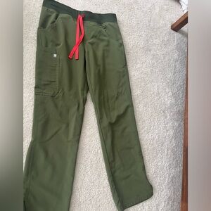 Figs Kade Cargo green scrub pants, size XS